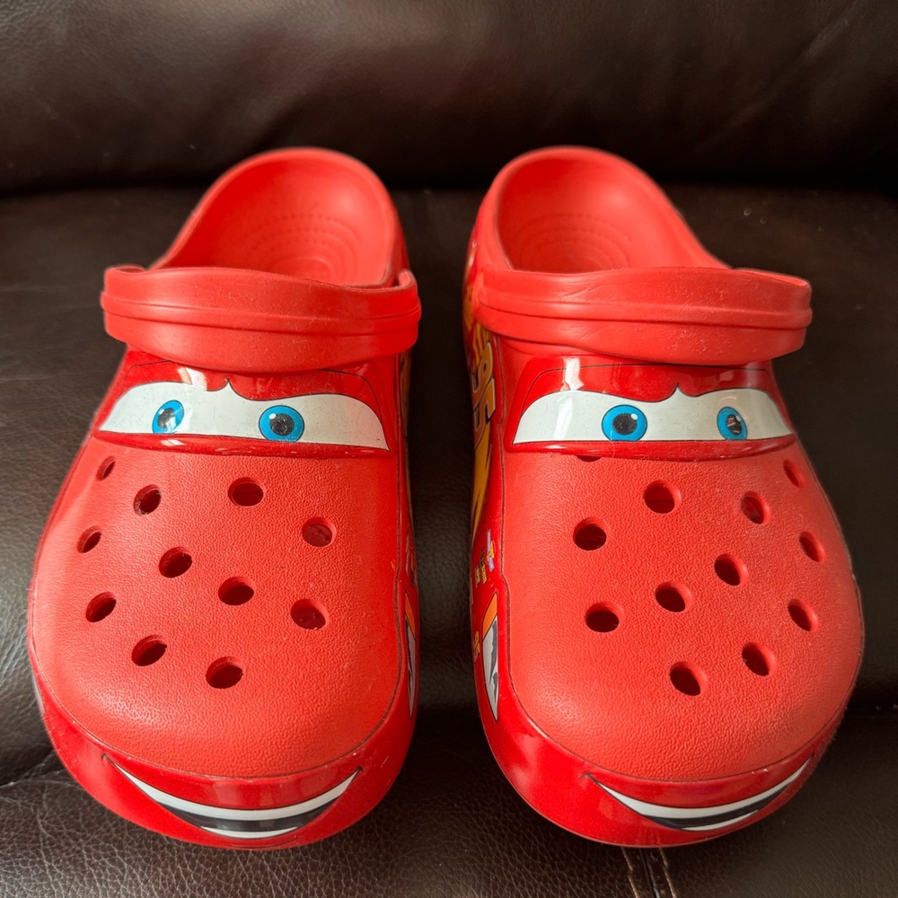 Lightning Mcqueen crocs